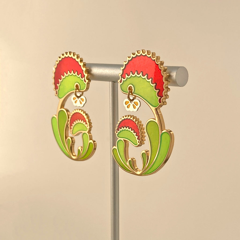 Venus Flytrap post earrings. Dionaea muscipula in green, red and 24k gold finish. Fly dangle in silver and translucent wings.