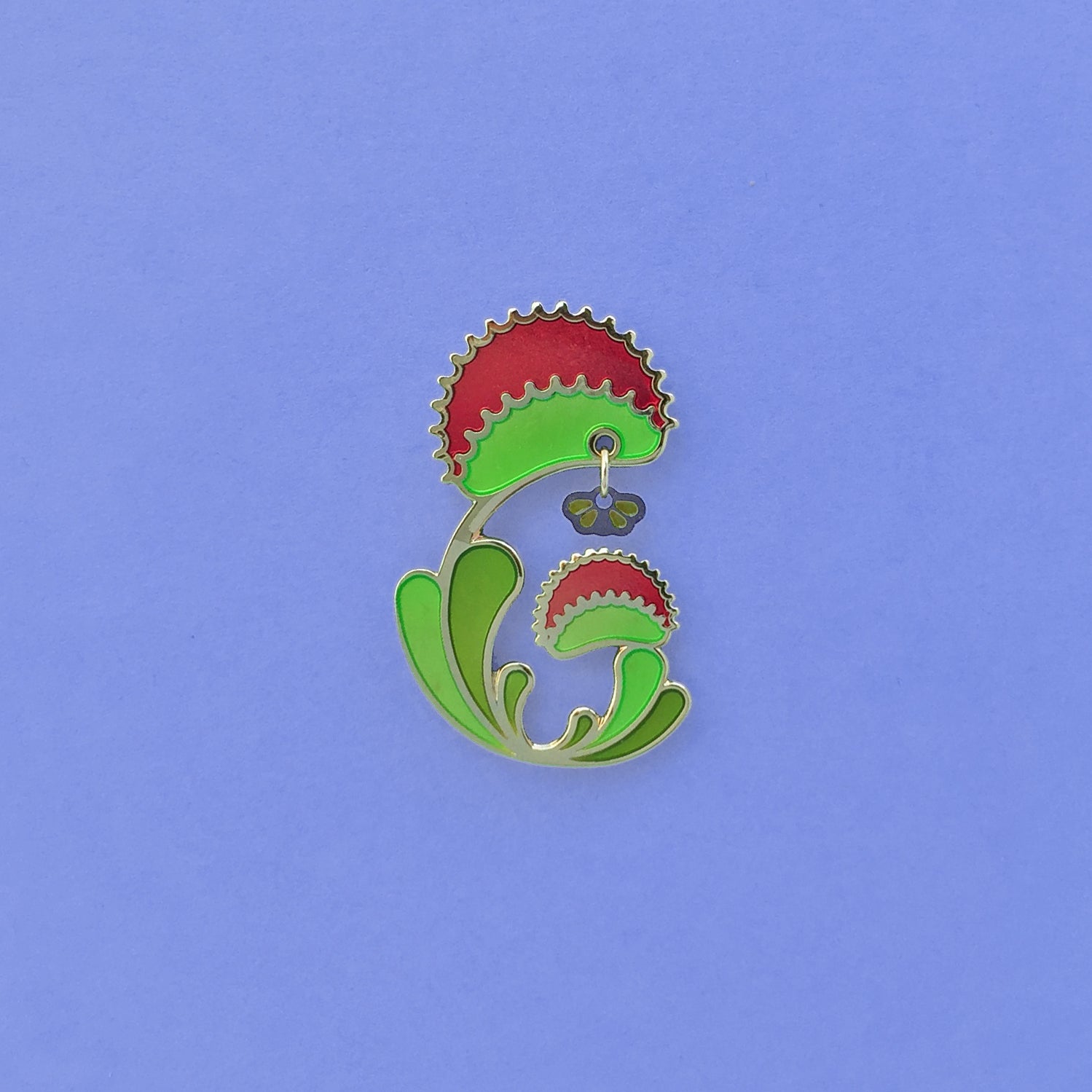 Venus Flytrap enamel pin. Dionaea muscipula in green, red and 24k gold finish. Fly dangle in silver and translucent wings.